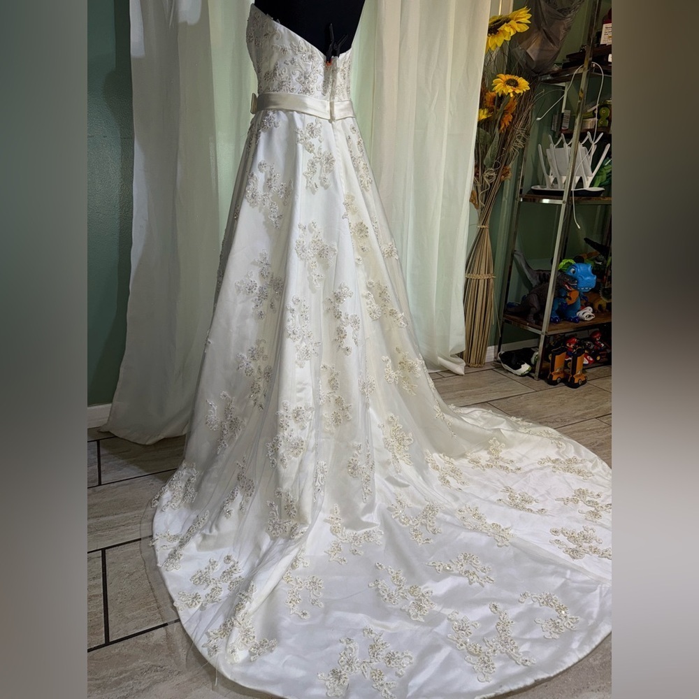 Oleg cassini wedding drees - Picture 4 of 7